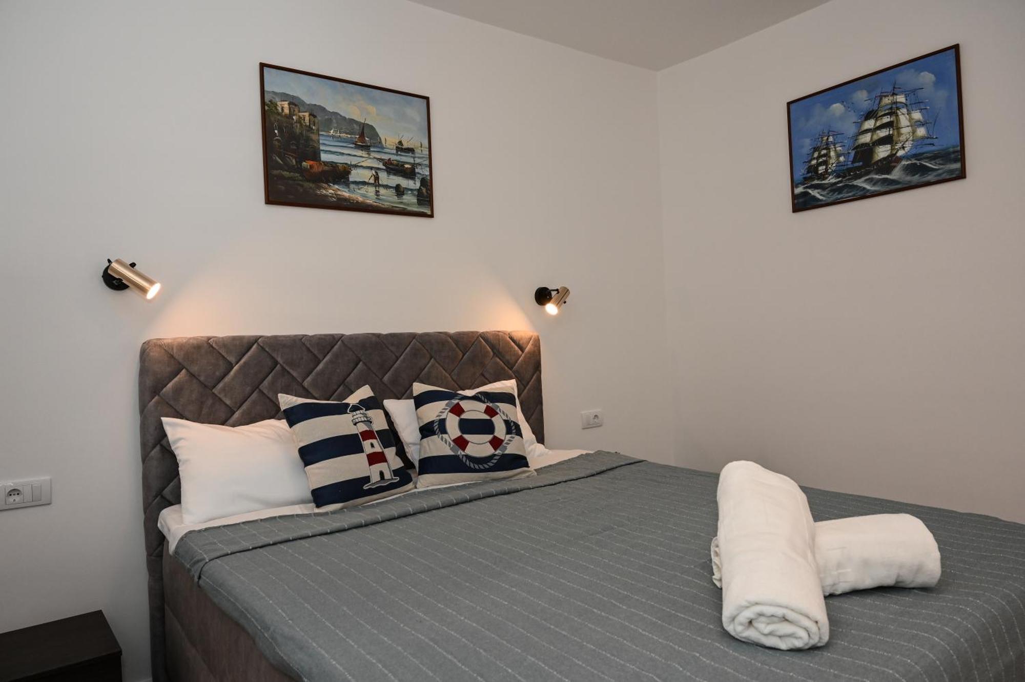 Porto Azzurro Apartments Tivat Exterior photo
